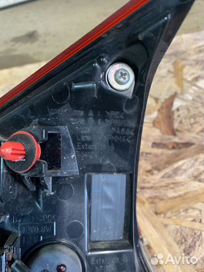 Стоп-сигнал Nissan X-Trail T32 в крышку багажника