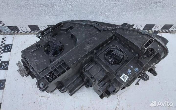 Фара правая Volkswagen Tiguan