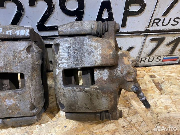 Суппорт тормозной передний Peugeot 307 SW 2004