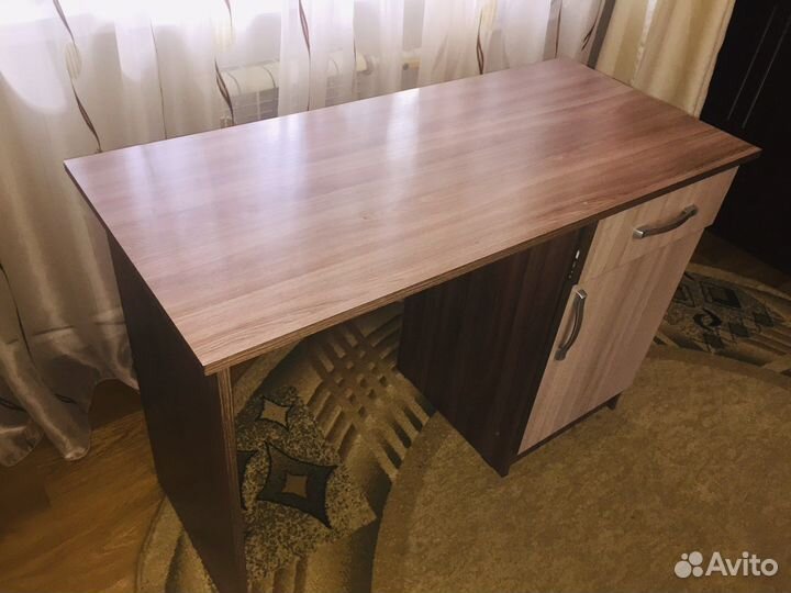 Стол письменный