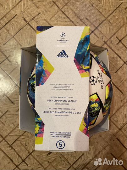 Футбольный мяч adidas