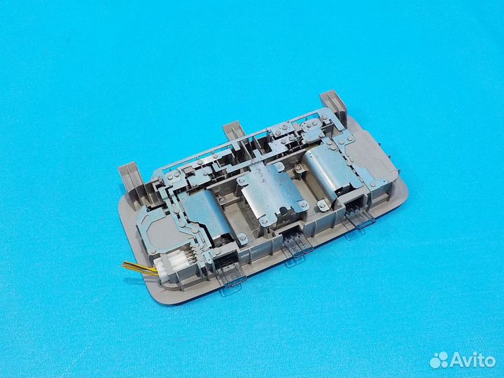 Плафон освещения салона задний toyota Avensis (T25