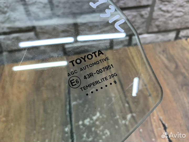 Toyota Camry V70 Стекло двери задней (форточка)