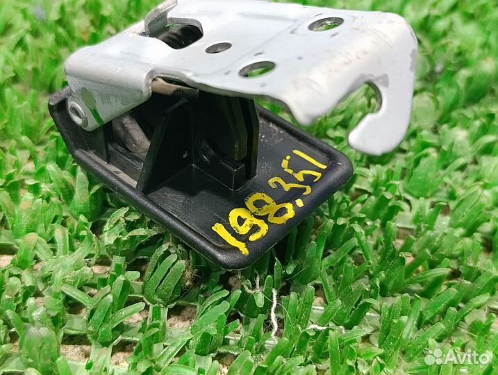 Рычаг открывания лючка топливного бака Mitsubishi Pajero Sport