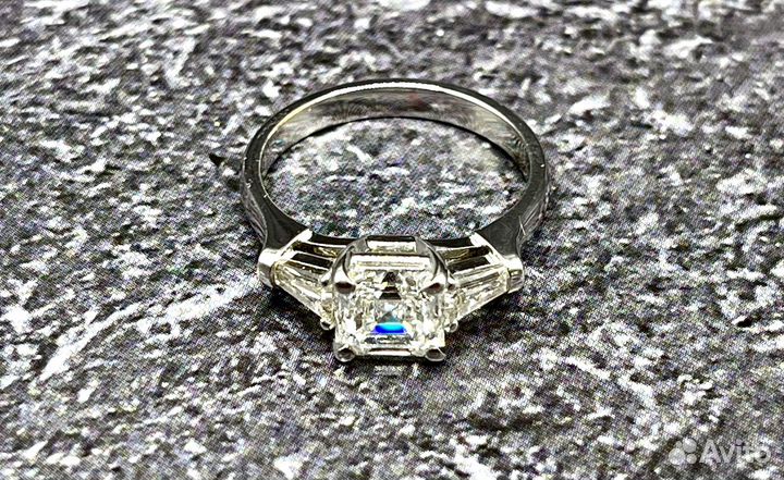 Золотое кольцо с бриллиантами