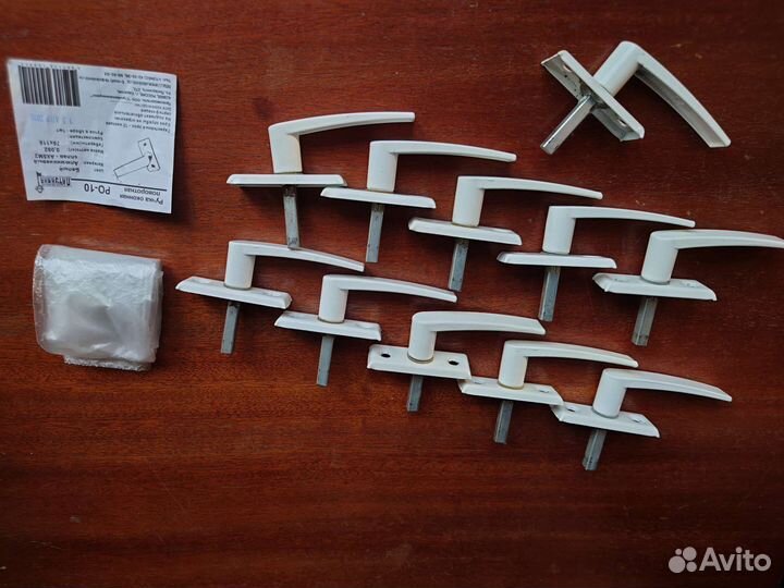 Металлическая оконная ручка + крепеж (саморезы)