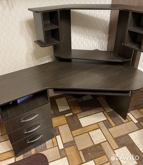 Компьютерный стол угловой
