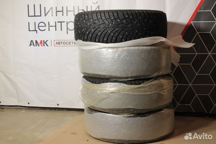 Pirelli Ice Zero 2 215/55 R17