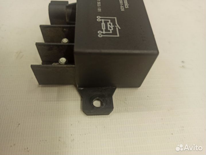 Реле управления вентилятором BMW X5 E70