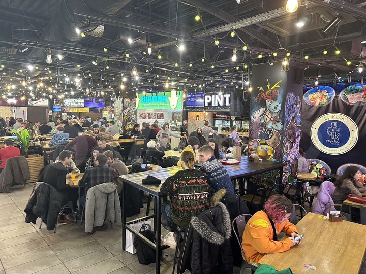 Площадь под островок, 8 м² при входе на Фудхолл