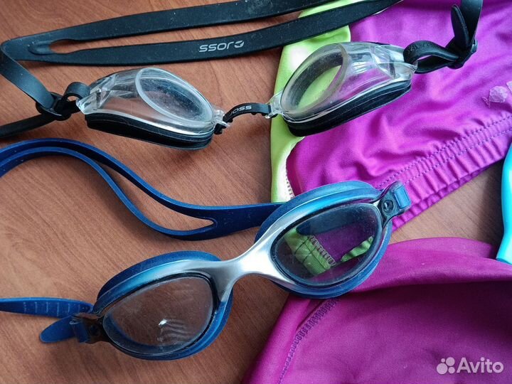 Шапочки и очки для бассейна