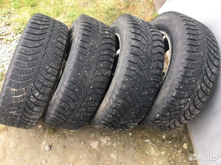 Bridgestone Blizzak Spike-01 215/65 R16