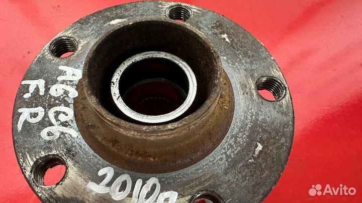 Ступица передняя правая Audi A6 C6 2.8 ccea 2010