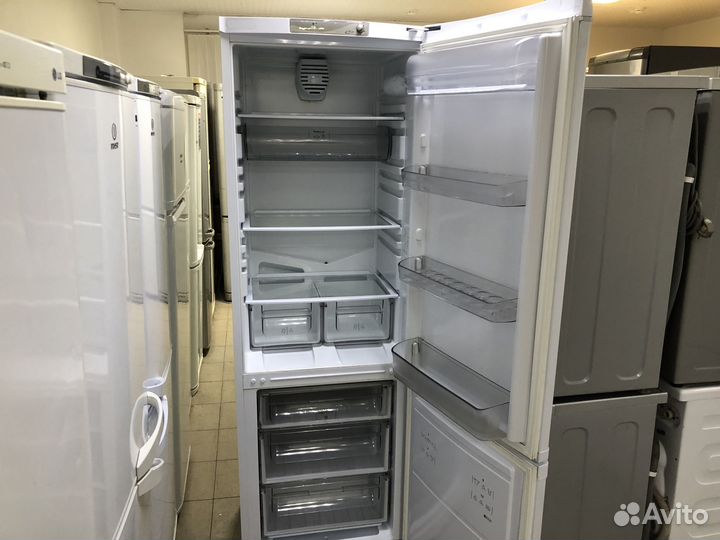 Холодильник бу Hotpoint-Ariston. С гарантией