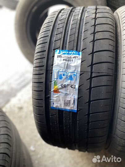 Triangle Sports TH201 255/35 R20
