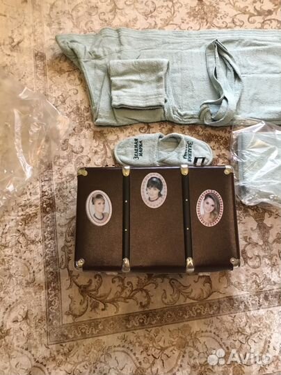 Подарочный комплект халат, тапочки, полотенце