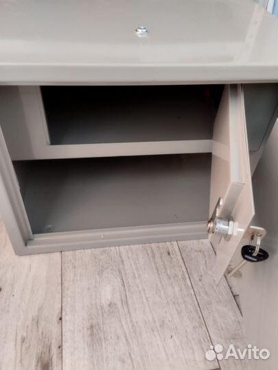 Сейф металлический