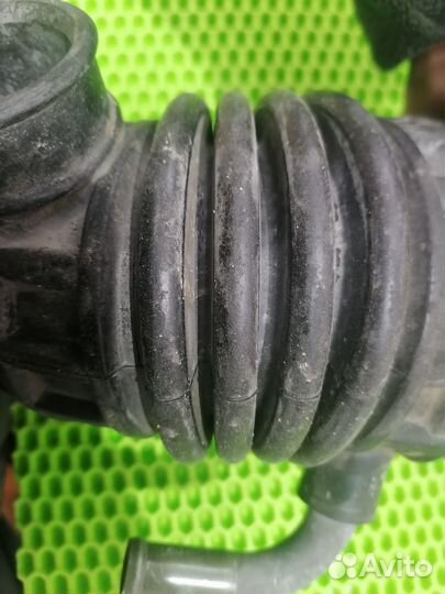 Патрубок воздушный Ниссан Скайлайн 34