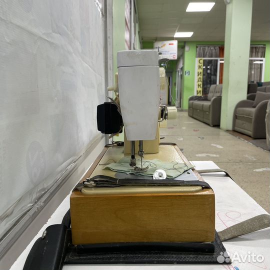 Швейная машина Чайка 132 м ретро с чехлом