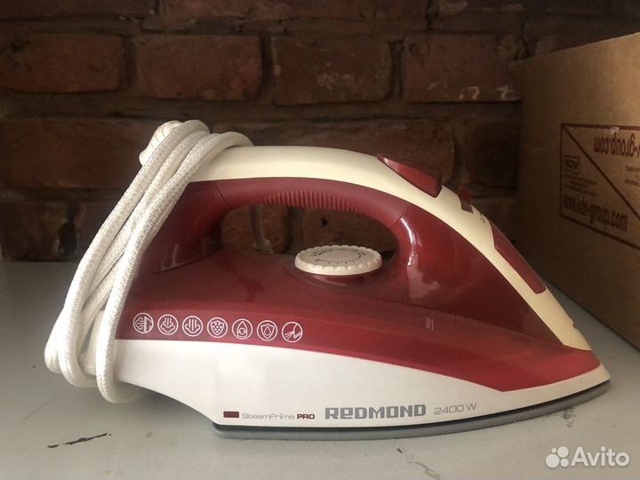 Утюг Redmond ri-c267