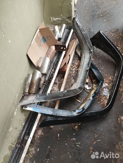 Боковые крыло