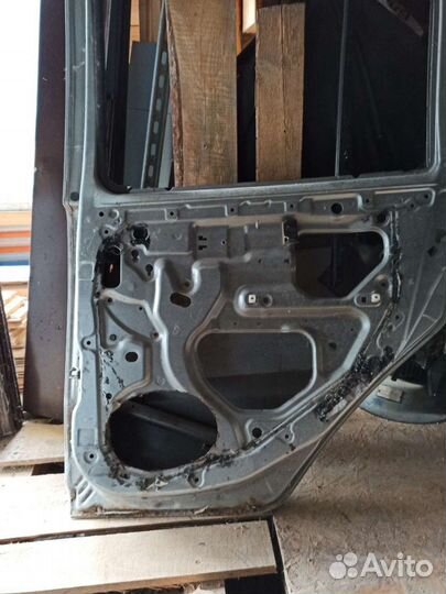 Дверь боковая задняя правая Nissan cube z10