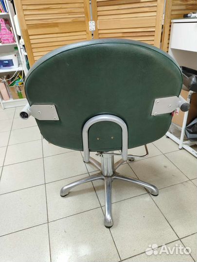 Парикмахерское кресло