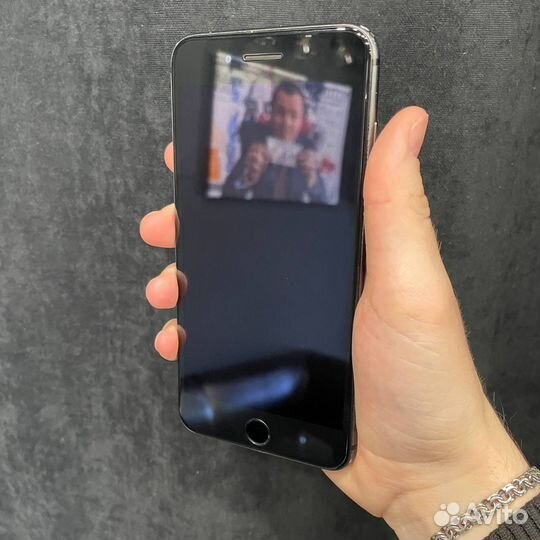 iPhone 8 Plus, 64 ГБ