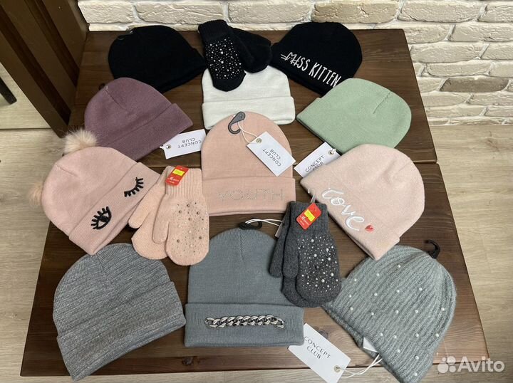 Море шапок, перчаток и варежек на детей и взрослых