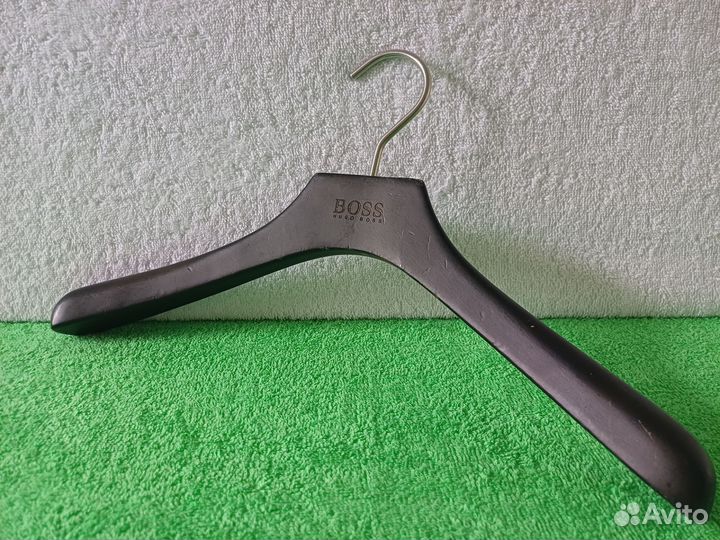 Hugo Boss деревянная вешалка плечики оригинал