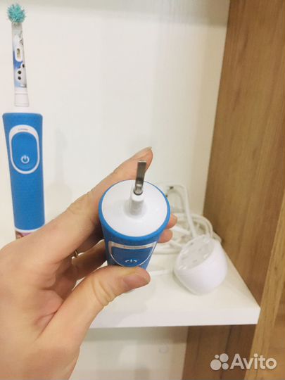 Электрическая зубная щетка Oral-B Kids