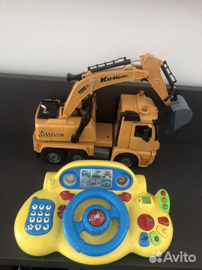 Детские игрушки: машинка и руль