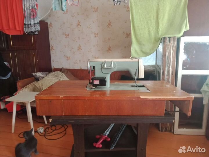 Швейная машина LADA