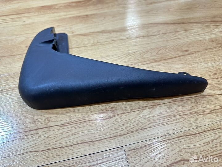 Брызговик передний правый Ford Focus 2