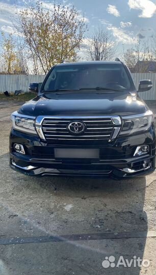 Обновленный обвес на Toyota Land Cruiser 200