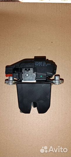 6RU827505A замок крышки багажника Polo sedan