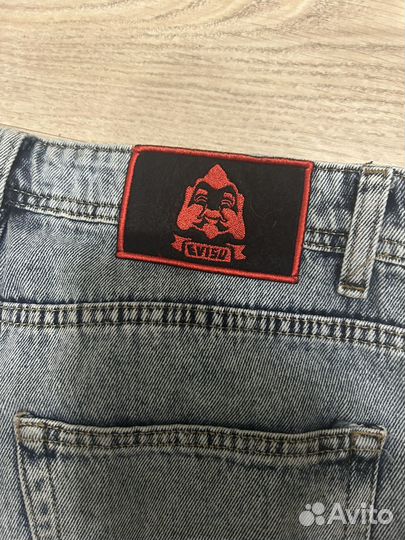 Джинсы evisu