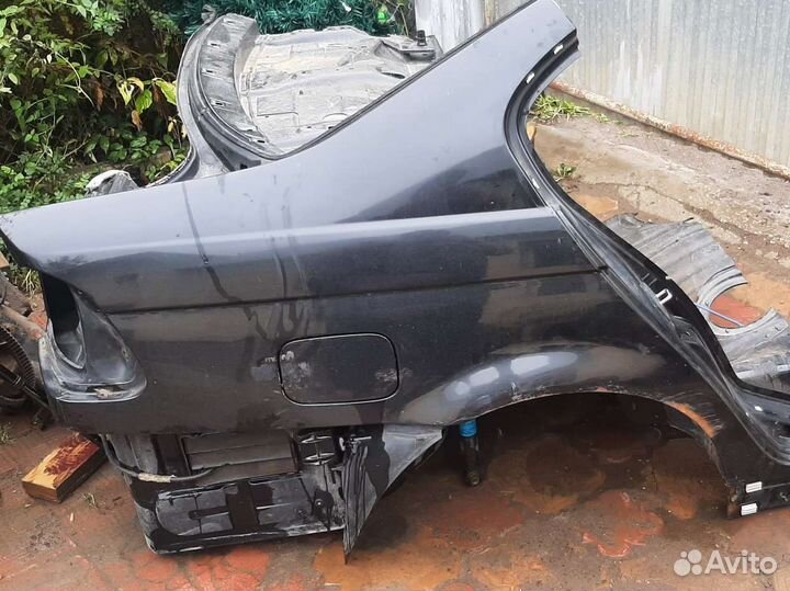 Задняя правая крыло на BMW E46 седан