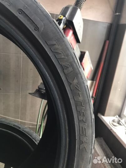Maxtrack E3 245/35 R20 98V