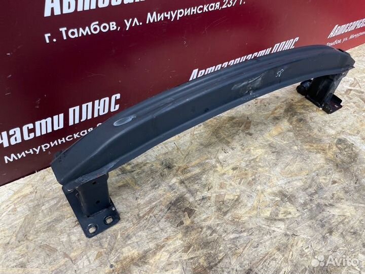 Усилитель бампера передний Volkswagen Polo