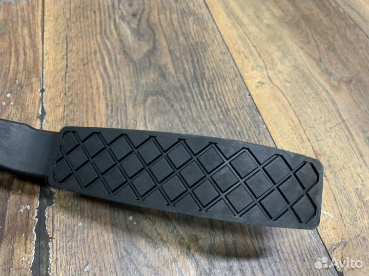 VW Touareg NF Педаль газа