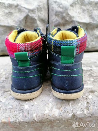 Отдам бесплатно ботинки