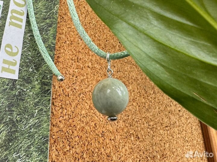 Шнурок с натуральным камнем