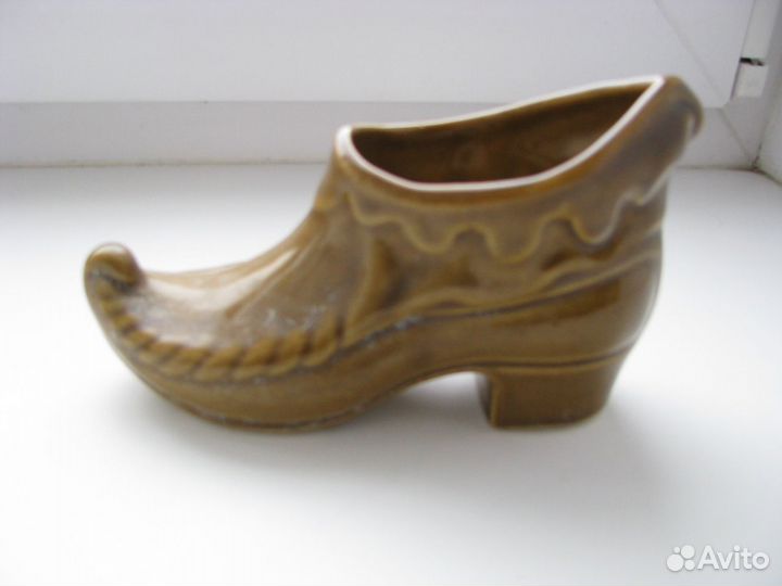 Сувениры разные. Статуэтки