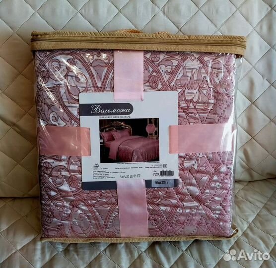 Покрывало на кровать новое