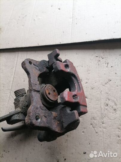 Суппорт Nissan Primera P12 задний левый