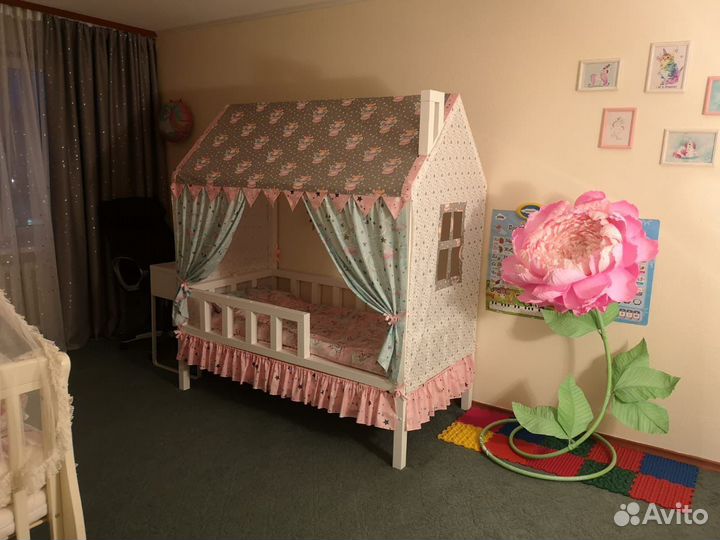 Детская кроватка домик