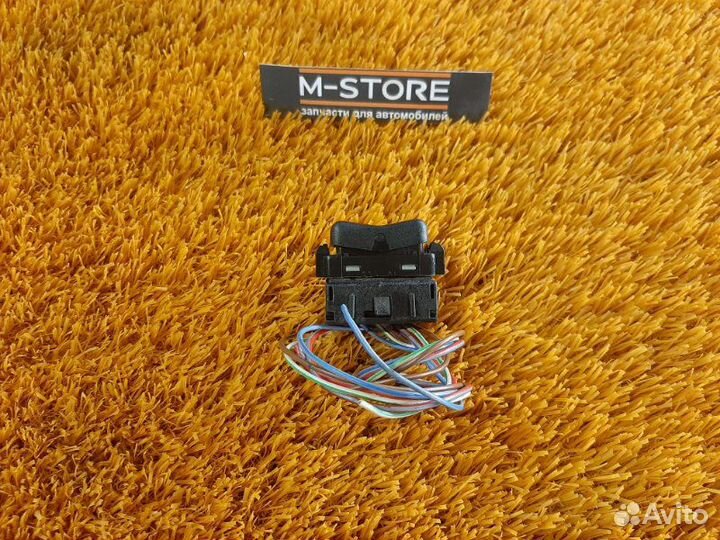 Кнопка центрального замка Mercedes-Benz C-Class