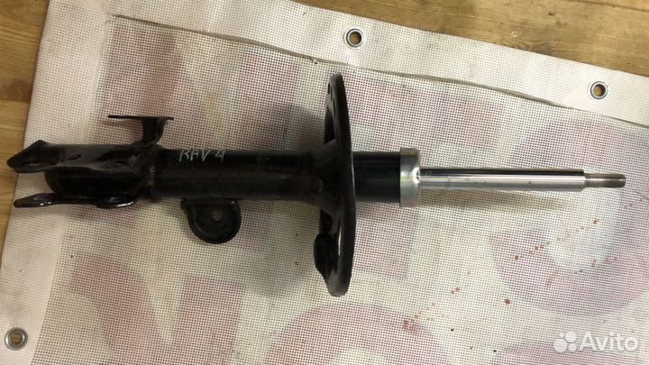 Амортизатор передний правый Toyota RAV 4 2013-2020