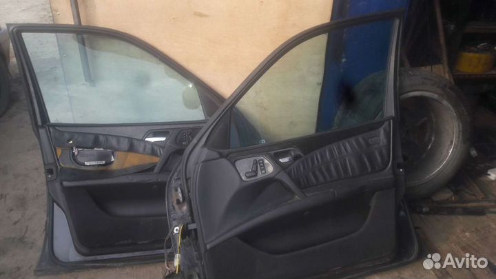 Передние двери Mercedes-Benz W 210